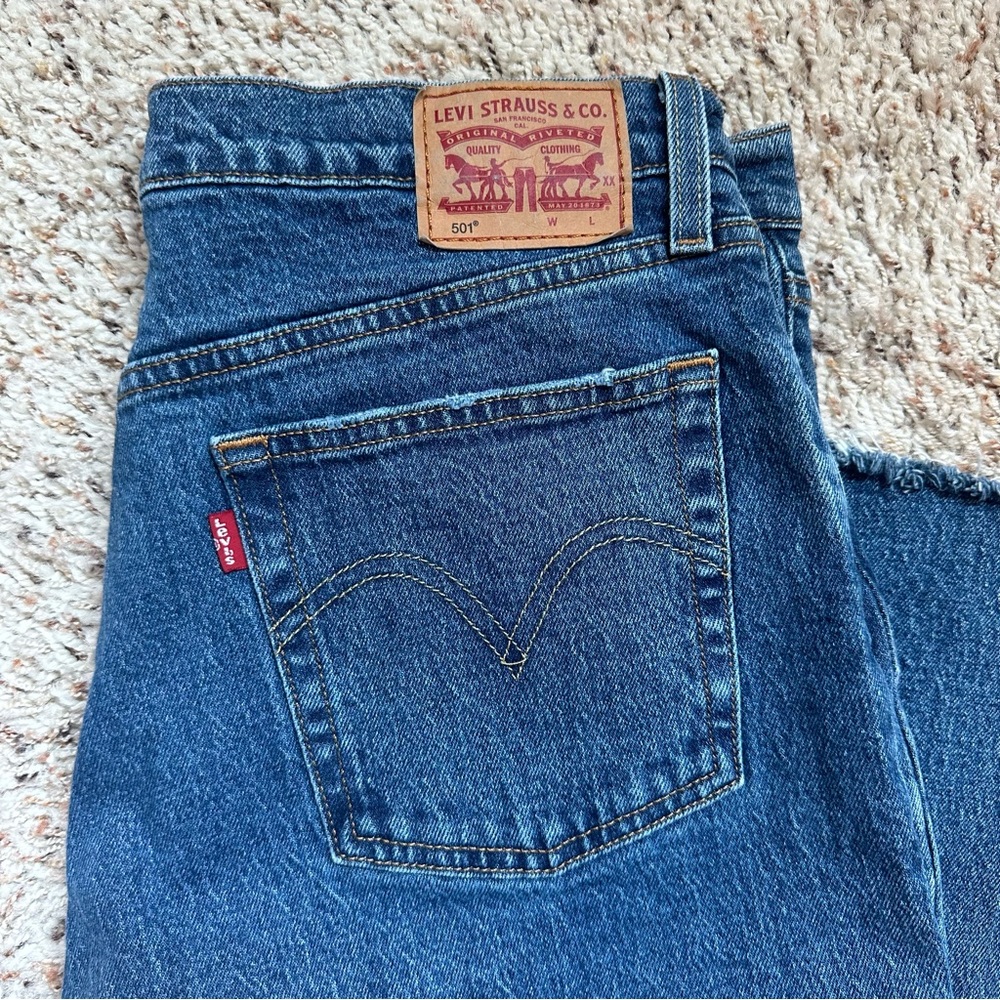 Levi 501 Women’s Jeans button fly frayed buttons